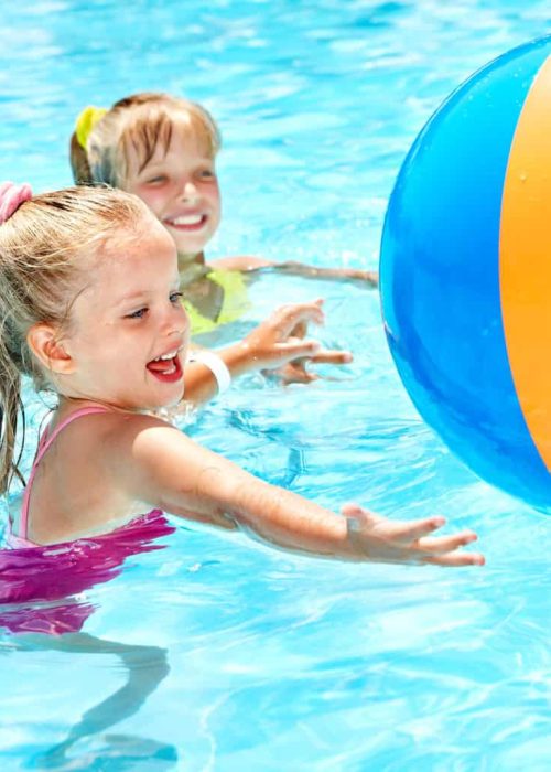 Детское плавание в бассейне